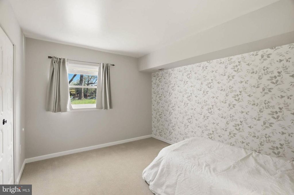 Image 22 of property listing at 11 SILVERWOOD CIR #1, Annapolis, MD 21403