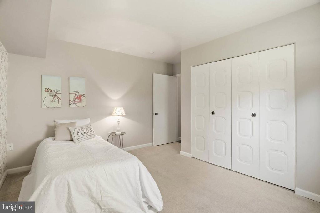 Image 24 of property listing at 11 SILVERWOOD CIR #1, Annapolis, MD 21403