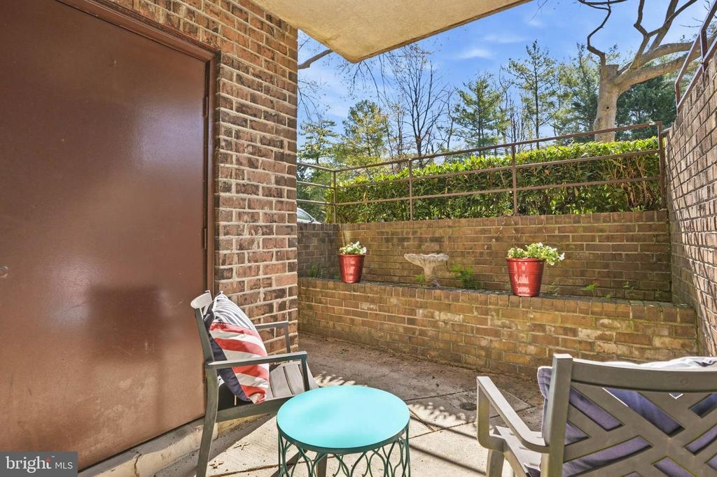 Image 27 of property listing at 11 SILVERWOOD CIR #1, Annapolis, MD 21403