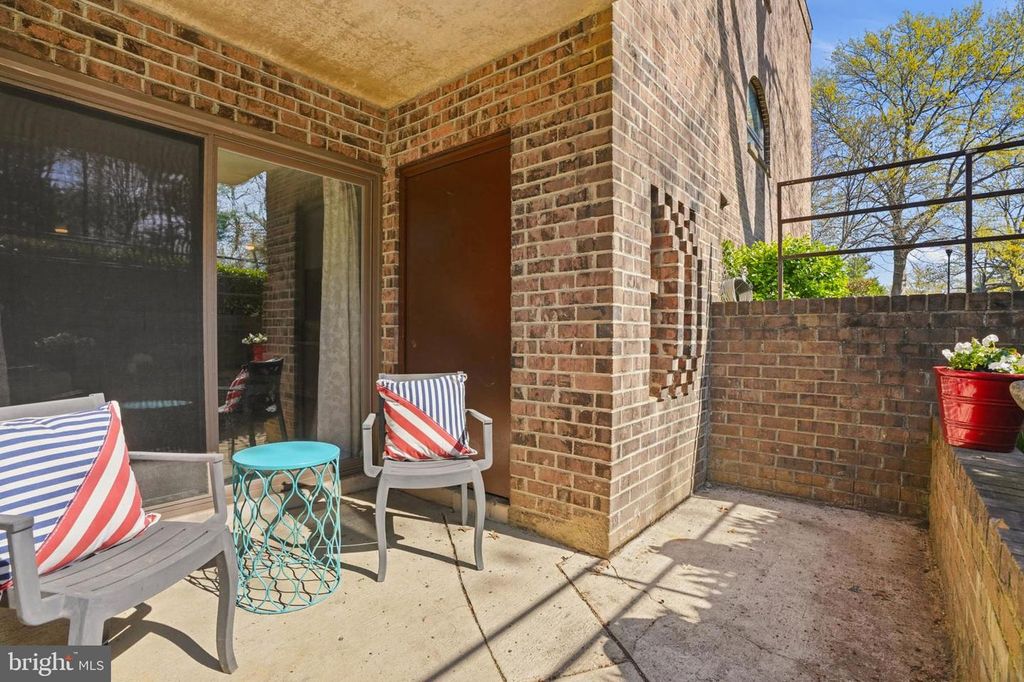 Image 28 of property listing at 11 SILVERWOOD CIR #1, Annapolis, MD 21403