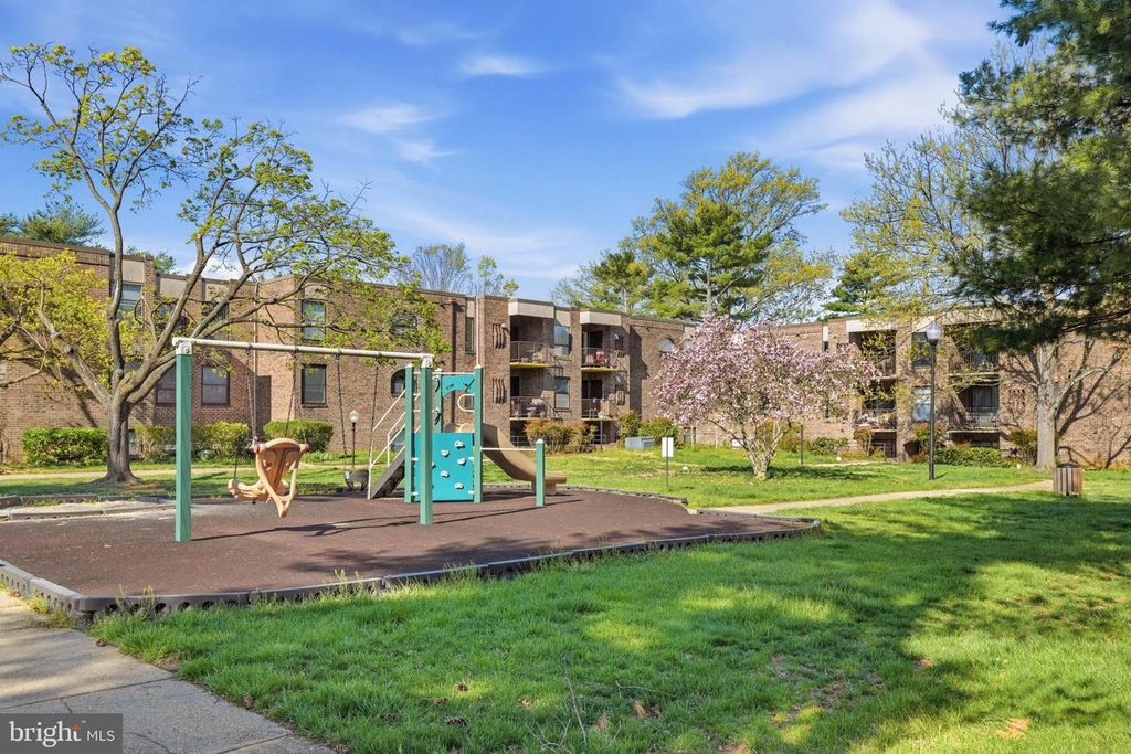 Image 30 of property listing at 11 SILVERWOOD CIR #1, Annapolis, MD 21403