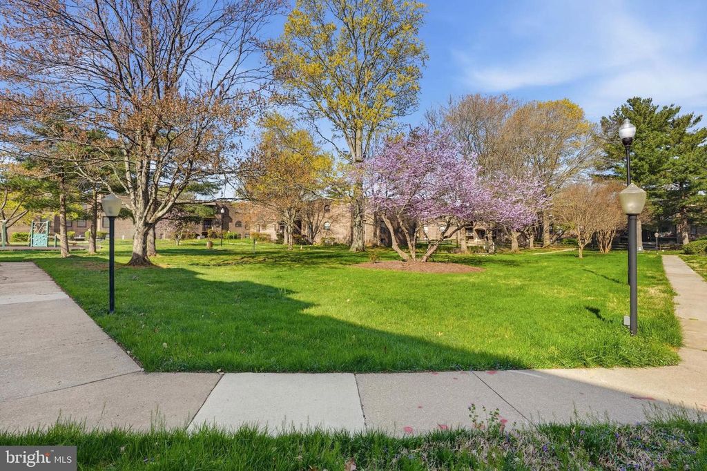 Image 31 of property listing at 11 SILVERWOOD CIR #1, Annapolis, MD 21403