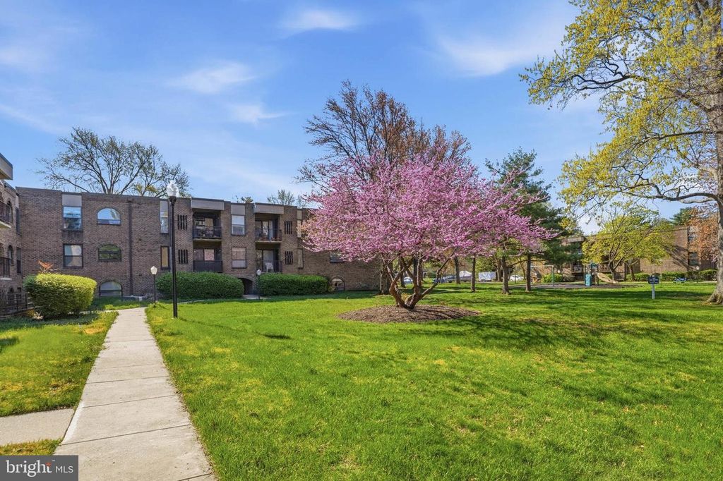 Image 32 of property listing at 11 SILVERWOOD CIR #1, Annapolis, MD 21403