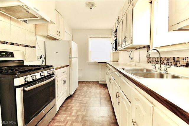 3765 W 116th Street, Cleveland, OH 44111