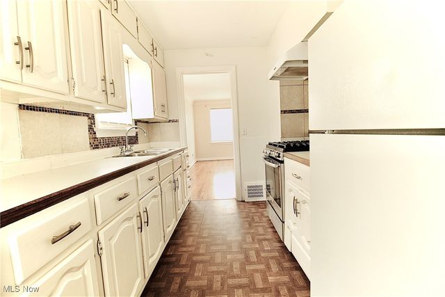 3765 W 116th Street, Cleveland, OH 44111