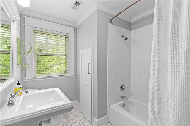 601 Colonial Drive, High Point, NC 27262