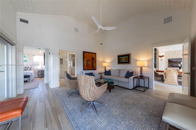 22 south island dr, Key Largo, FL 33037