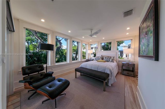 22 south island dr, Key Largo, FL 33037