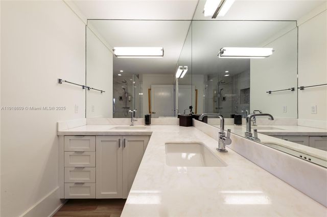 22 south island dr, Key Largo, FL 33037