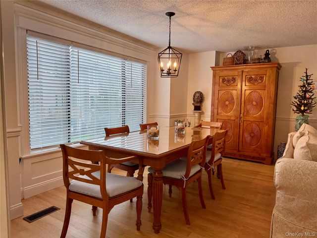 1 Kings Court, Nanuet, NY 10954