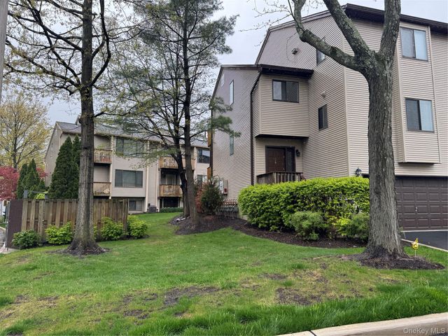 1 Kings Court, Nanuet, NY 10954