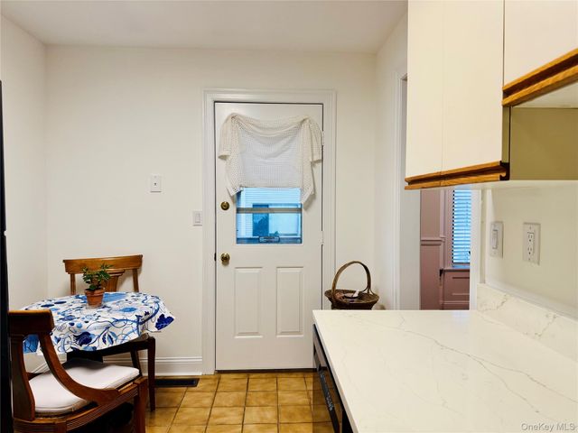 1 Kings Court, Nanuet, NY 10954