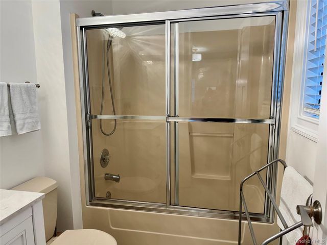 1 Kings Court, Nanuet, NY 10954