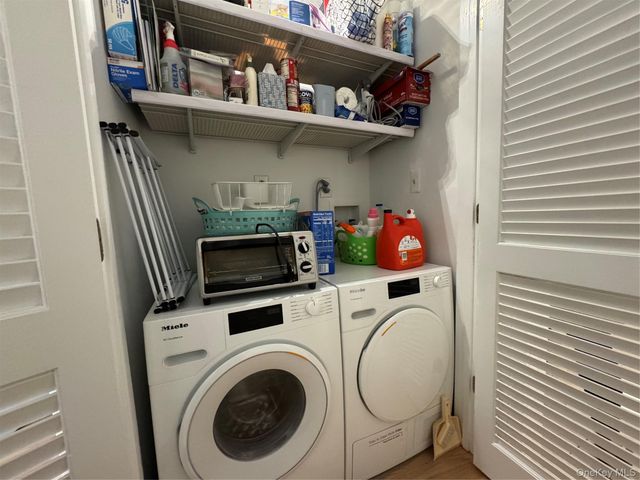 1 Kings Court, Nanuet, NY 10954