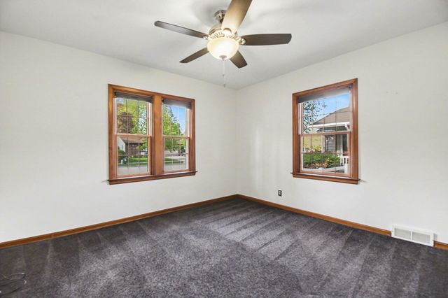 623 E Central Avenue, Zeeland, MI 49464