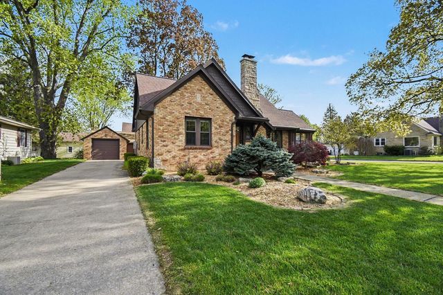623 E Central Avenue, Zeeland, MI 49464