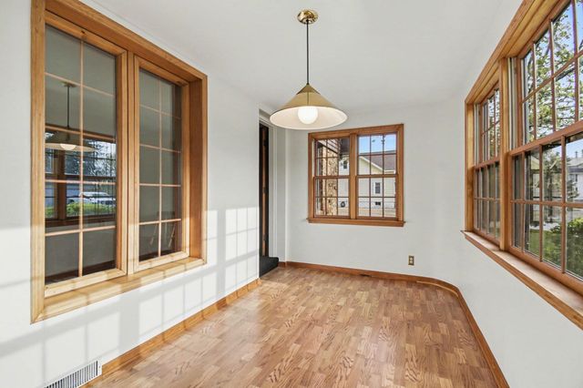 623 E Central Avenue, Zeeland, MI 49464