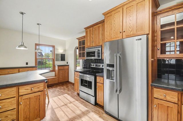 623 E Central Avenue, Zeeland, MI 49464