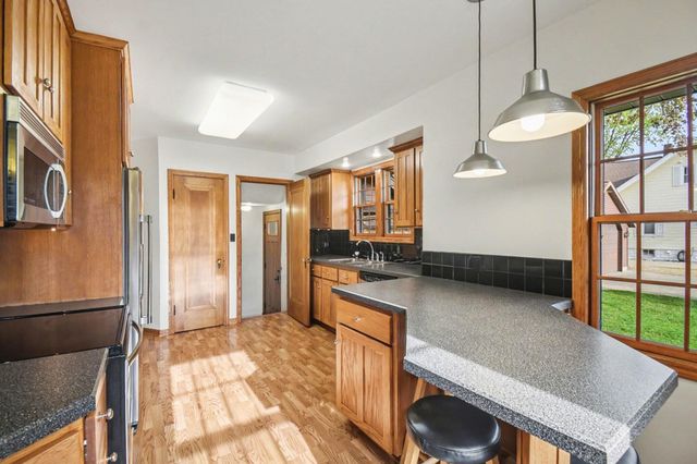 623 E Central Avenue, Zeeland, MI 49464