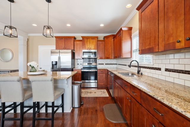 6038 Sanmar Dr, Spring Hill, TN 37174