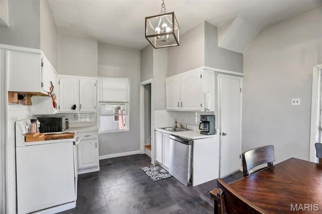 135 E Holden Avenue, St Louis, MO 63125