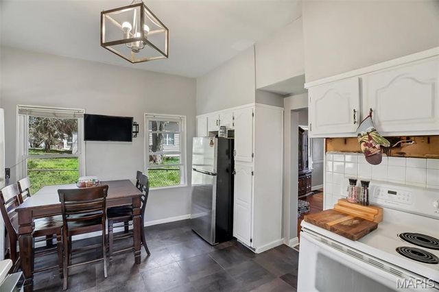 135 E Holden Avenue, St Louis, MO 63125