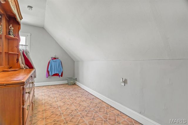 135 E Holden Avenue, St Louis, MO 63125