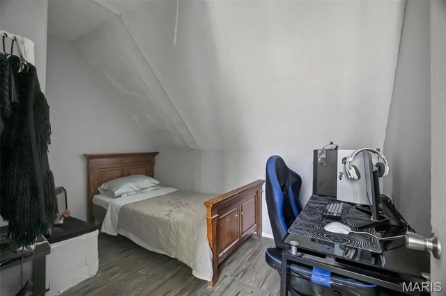 135 E Holden Avenue, St Louis, MO 63125