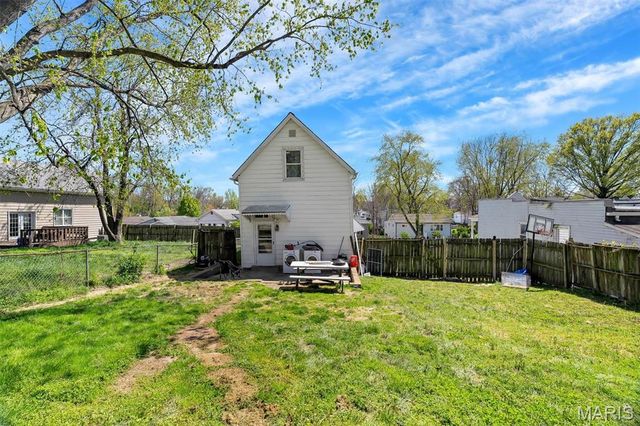 135 E Holden Avenue, St Louis, MO 63125