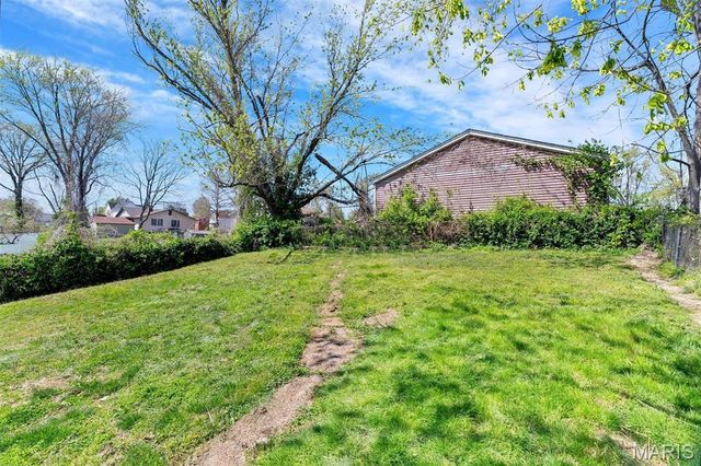 135 E Holden Avenue, St Louis, MO 63125