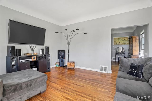 135 E Holden Avenue, St Louis, MO 63125