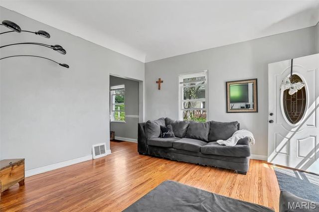 135 E Holden Avenue, St Louis, MO 63125