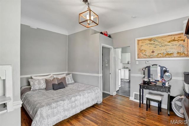 135 E Holden Avenue, St Louis, MO 63125