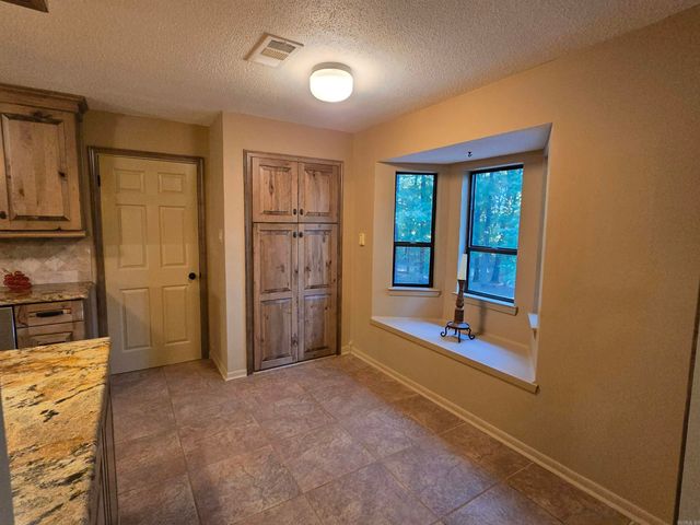 165 Sunset Country Lane, Lonoke, AR 72086