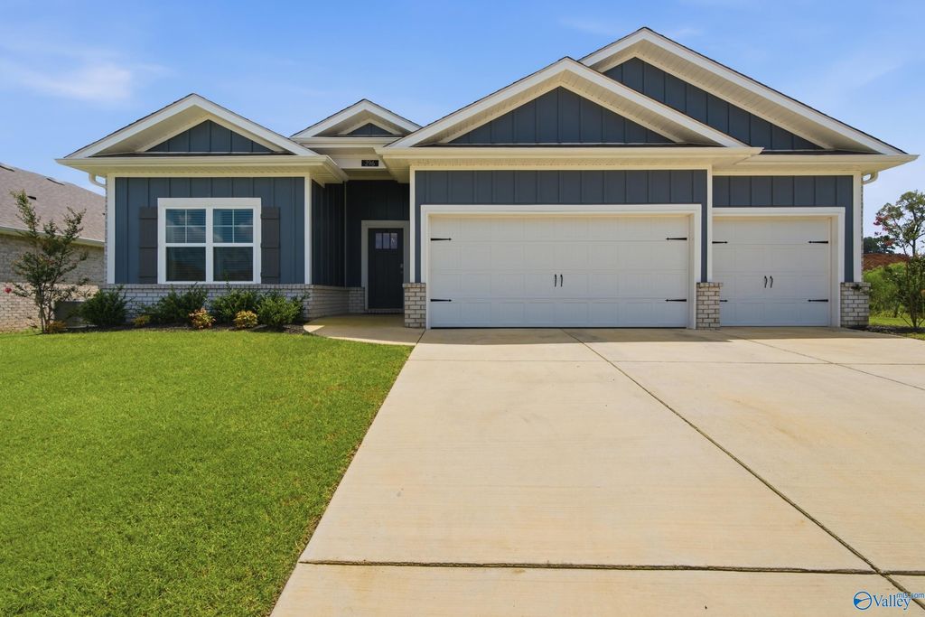 296 Wraywood Road, Huntsville, AL 35810