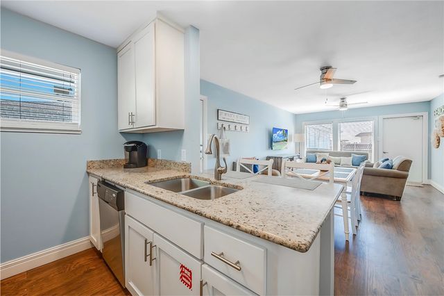 1319 S 11th St 405, Port Aransas, TX 78373