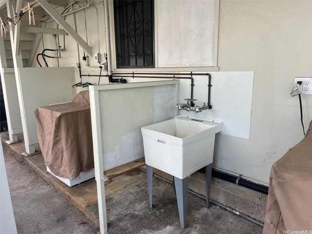 2153 Booth Road, Honolulu, HI 96813