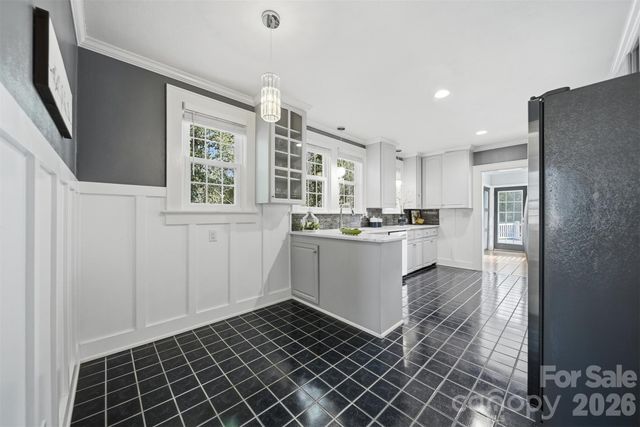 7 Forest Avenue, Granite Falls, NC 28630