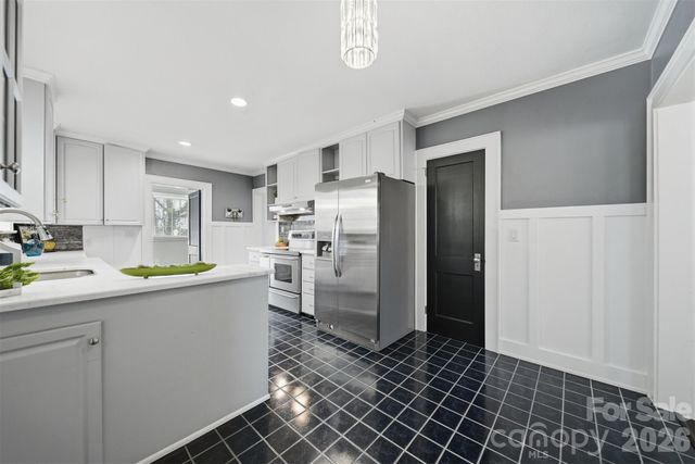 7 Forest Avenue, Granite Falls, NC 28630