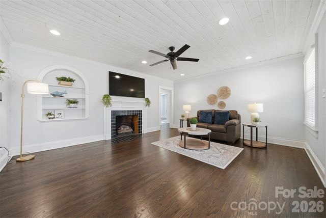 7 Forest Avenue, Granite Falls, NC 28630