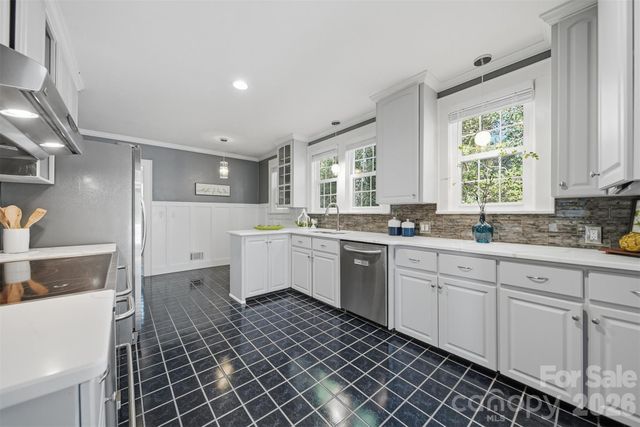 7 Forest Avenue, Granite Falls, NC 28630