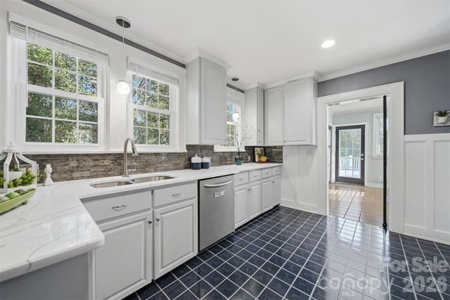 7 Forest Avenue, Granite Falls, NC 28630