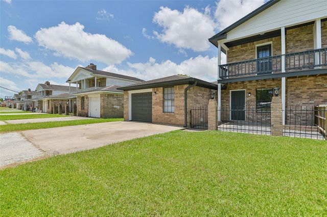 4504 Avenue L 2, Santa Fe, TX 77510