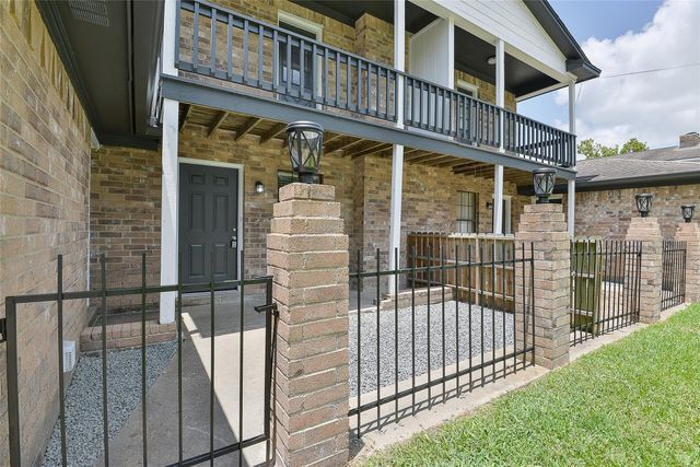 4504 Avenue L 2, Santa Fe, TX 77510