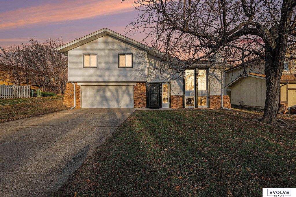 11801 S 27th Street, Bellevue, NE 68123