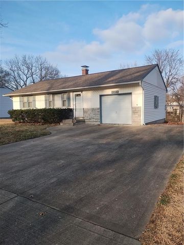 2304 NE Pursell Road, Gladstone, MO 64118