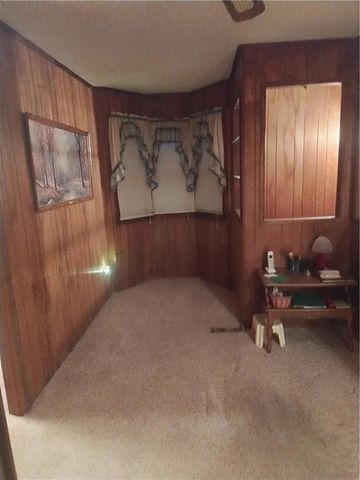 2304 NE Pursell Road, Gladstone, MO 64118