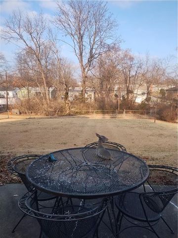 2304 NE Pursell Road, Gladstone, MO 64118