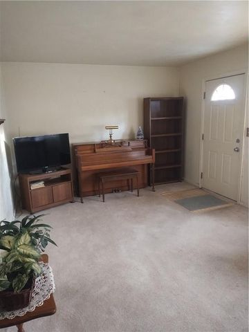 2304 NE Pursell Road, Gladstone, MO 64118