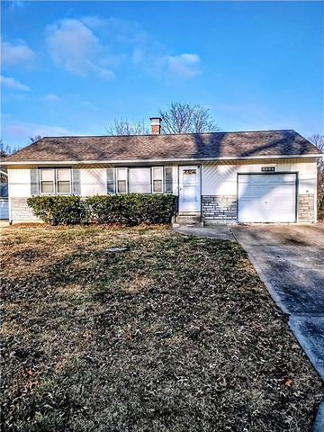 2304 NE Pursell Road, Gladstone, MO 64118